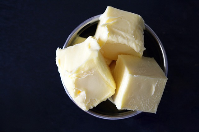 kostky másla